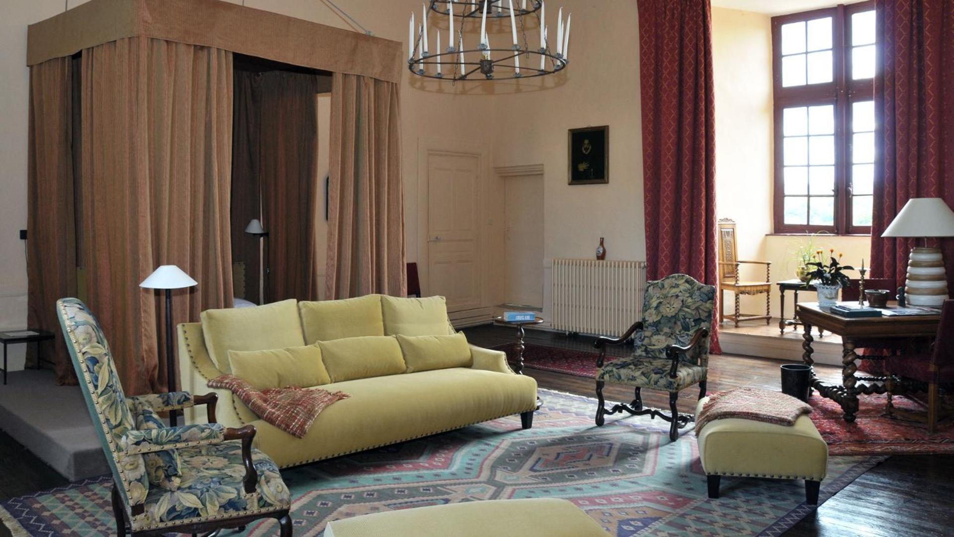 Chateau Royal De Saint-Saturnin エクステリア 写真