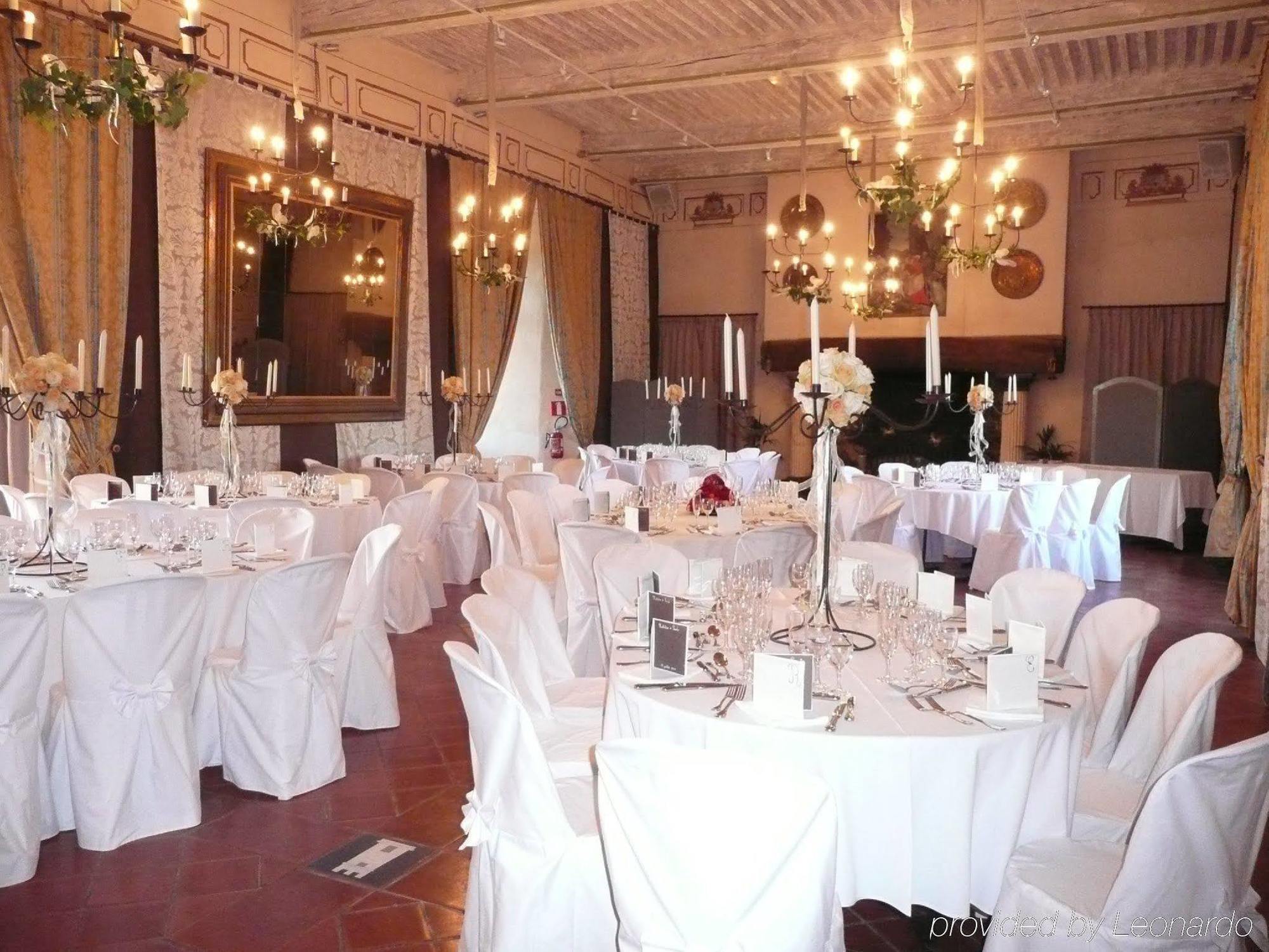 Chateau Royal De Saint-Saturnin レストラン 写真