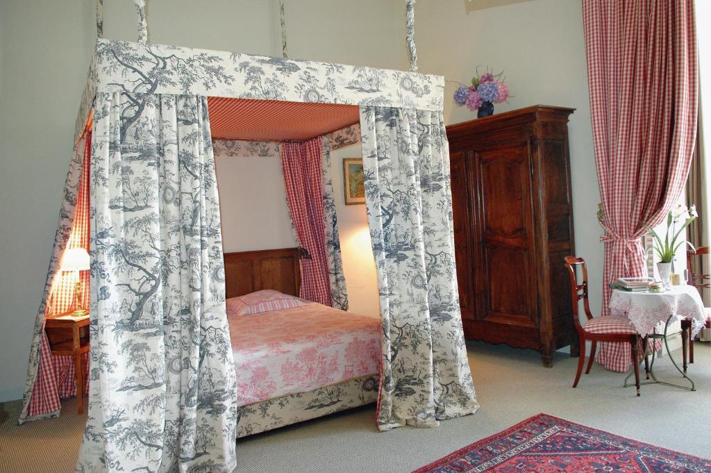 Chateau Royal De Saint-Saturnin エクステリア 写真